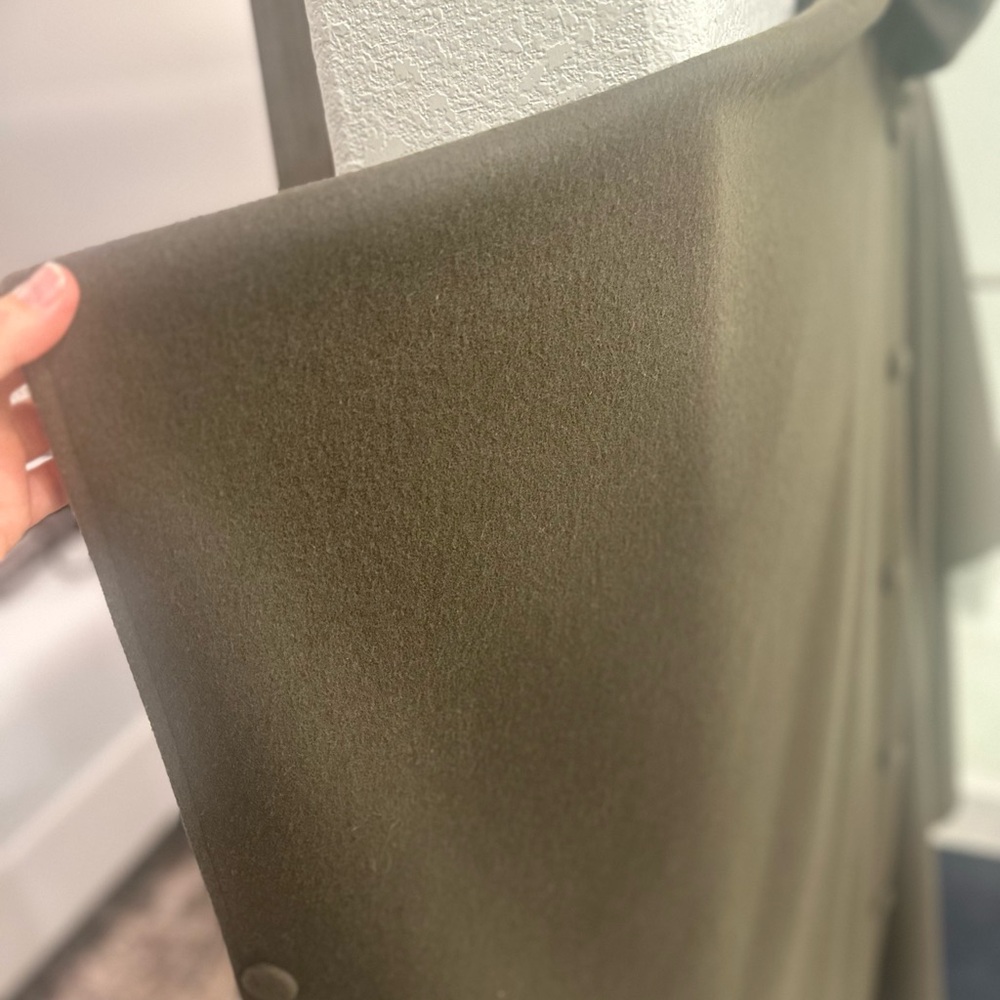 100% Wool Coloratura Cape - Picture 12 of 12